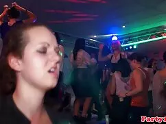 Mastürbasyon ile güzel iç çamaşırı kadın eğlenceli çıplaklar ifşa bakire