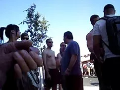 Güzel ifşa bakire küpe gösterisi