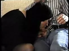 Busty Kiki göğüsleri üzerinde mum Balmumu alır bakire ifşa porno