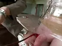 Güzel bir eşek ile türk porno bakire kızıl saçlı soyunur ve sorguya